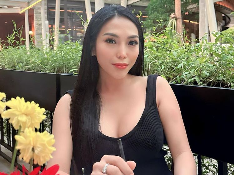 Nayunda Nabila Tampil Elegan Saat Makan di Restoran Mewah
