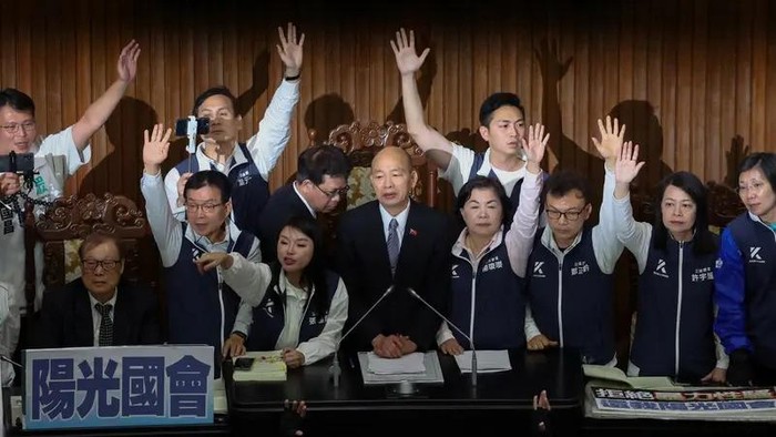 Parlemen Taiwan Bergejolak Saat Rapat Pelantikan Presiden Baru