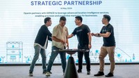 Salah satu teknologi yang kini sedang menjadi tren adalah location intelligence atau kecerdasan lokasi. Dengan teknologi ini pengguna bisa mendapatkan informasi lokasi secara komprehensif terhadap satu lokasi atau wilayah tertentu. Director of Sspace, Devi Nisa Suhartono, President Director of Sspace, Vicktor Aritonang berbincang dengan CEO & Co-Founder of OpenIn, Arman Putra Ketut Masagung, CPO & Co-Founder of OpenIn, Pradana Dyaksa usai penandatanganan kerjasama tersebut.