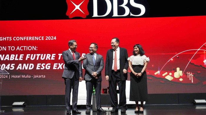 Presiden Direktur PT Bank DBS Indonesia Lim Chu Chong, Wakil Menteri BUMN Kartika Wirjoatmodjo, Head of Institutional Banking Group PT Bank DBS Indonesia Kunardy Lie, Head of Consumer Banking PT Bank DBS Indonesia Melfrida Gultom pada pembukaan acara DBS Asian Insights Conference 2024 yang bertema 'Election to Action: Crafting A Sustainable Future Towards Golden Indonesia 2045 and ESG Excellence' di Jakarta, Selasa (21/05/2024).