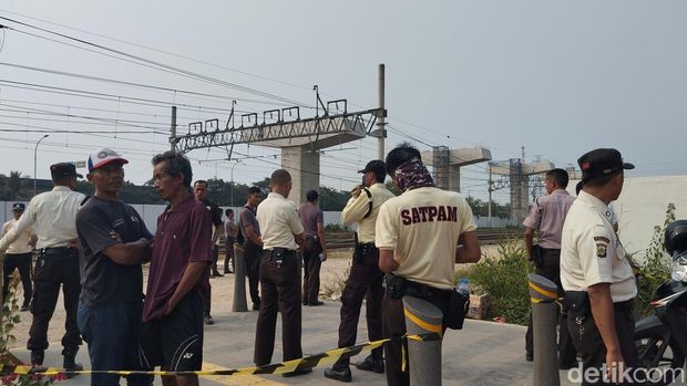 Penjagaan akses masuk Kampung Susun Bayam. Warga bercerita peristiwa yang dialaminya Selasa (21/5/2024) pagi. (Maulana Ilhami Fawdi/detikcom)