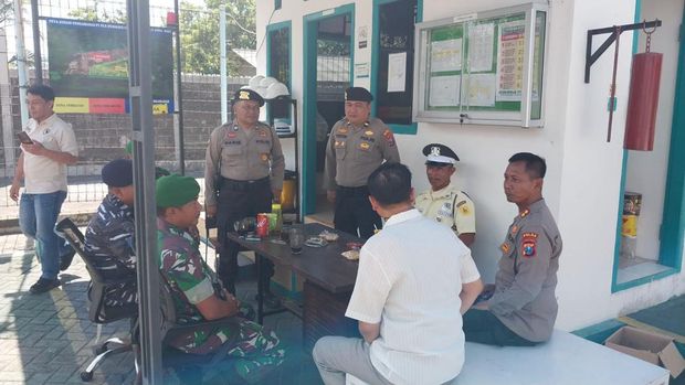 Penjagaan gardu kontrol pemasok energi di Banyuwangi