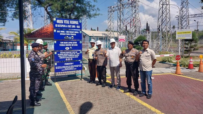 Penjagaan gardu kontrol pemasok energi di Banyuwangi