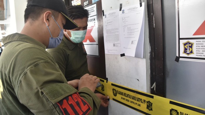 Penyegelan unit di Rusunawa Romokalisari oleh Satpol PP Kota Surabaya