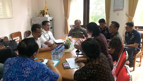 Perwakilan pengembang proyek hotel keruk tebing batu kapur di Desa Pecatu, Kecamatan Kuta Selatan, mendatangi Satpol PP Badung, Selasa (21/5/2024). (Dok. Satpol PP Badung)