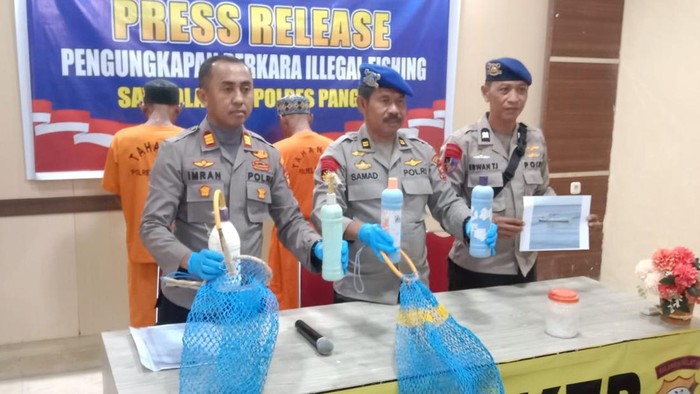 Polres Pangkep saat merilis kasus penangkapa nelayan yang memakai pukat dan bius.