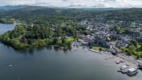 Danau Windermere merupakan danau terbesar di Inggris.