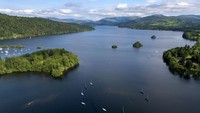 Danau ini memiliki panjang sekitar 18 km dan lebarnya sekitar 1,6 km.