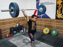 Potret Latihan Para Atlet Angkat Besi Jelang Olimpiade Paris 2024