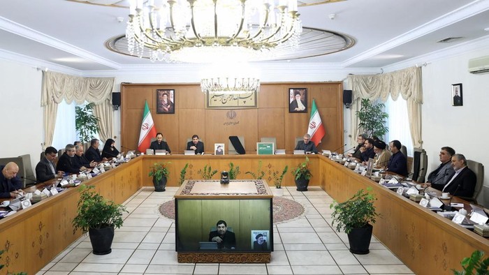 Potret Wapres Iran Mohammad Mokhber, Pengganti Sementara Ebrahim Raisi Iran's First Vice President Mohammad Mokhber speaks during Iran's government cabinet in Tehran, Iran, May 20, 2024. Iran's Presidency/WANA (West Asia News Agency)/Handout via REUTERS ATTENTION EDITORS - THIS PICTURE WAS PROVIDED BY A THIRD PARTY