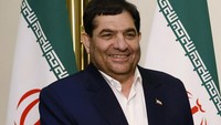 Mokhber yang kini menjabat Presiden interim Iran, sama seperti mendiang Raisi, dipandang paling dekat dengan Khamenei yang memegang keputusan akhir dalam semua urusan negara. Mokhber menjabat sebagai Wakil Presiden Pertama sejak tahun 2021 ketika Raisi terpilih sebagai Presiden Iran. (AP Photo/Dmitry Astakhov)  