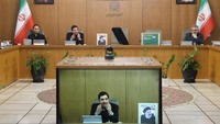 Khamenei yang memegang kekuasaan tertinggi dengan keputusan akhir mengenai pemerintahan hingga kebijakan luar negeri dan program nuklir Iran, mengumumkan Mokhber akan mengambil alih jabatan presiden sementara Iran. (REUTERS/Irans Presidency)  