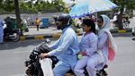 Potret Warga Pakistan Ngadem saat Cuaca Panas Ekstrem