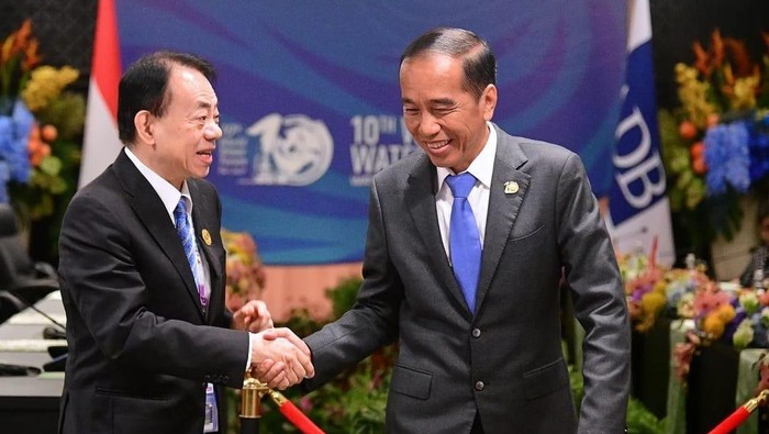 Presiden Joko Widodo bertemu Presiden ADB Masatsugu Asakawa