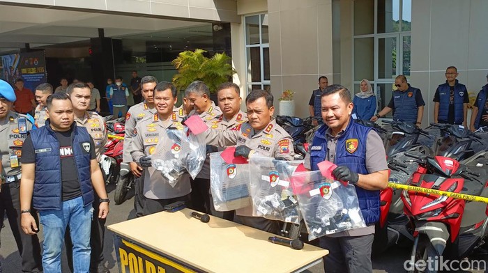 Rilis kasus penjualan motor ilegal di Mapolda Jateng, Selasa (21/5/2024).