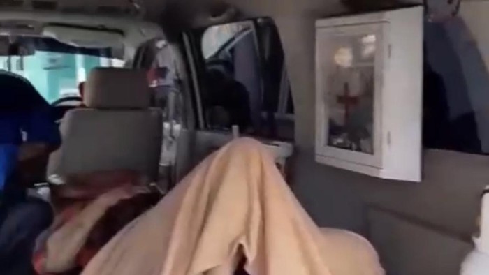 Salah satu korban usai terkena bacokan.