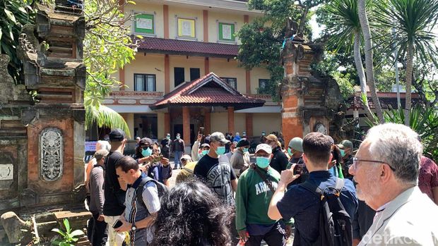 Suasana di depan hotel di Denpasar, lokasi People's Water Forum yang dibubarkan ormas PGN, Selasa (21/5/2024).