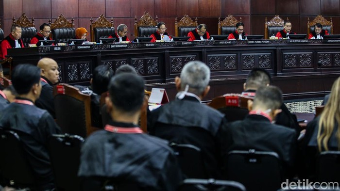 Sembilan hakim Mahkamah Konstitusi (MK) hadir dalam sidang Putusan Dismissal sengketa Pileg hari ini, Selasa (21/5/2024). Sebanyak 207 perkara akan dibacakan putusan dismissal-nya.