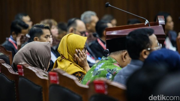 Suasana Sidang MK Putuskan 207 Perkara Dismissal Sengketa Pileg Sembilan hakim Mahkamah Konstitusi (MK) hadir dalam sidang Putusan Dismissal sengketa Pileg hari ini, Selasa (21/5/2024). Sebanyak 207 perkara akan dibacakan putusan dismissal-nya.