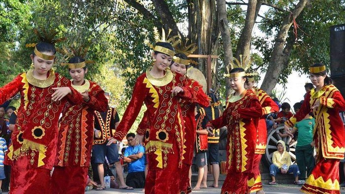 Tari Maena asal Nias. (Dok Warisan Budaya Kemdikbud)