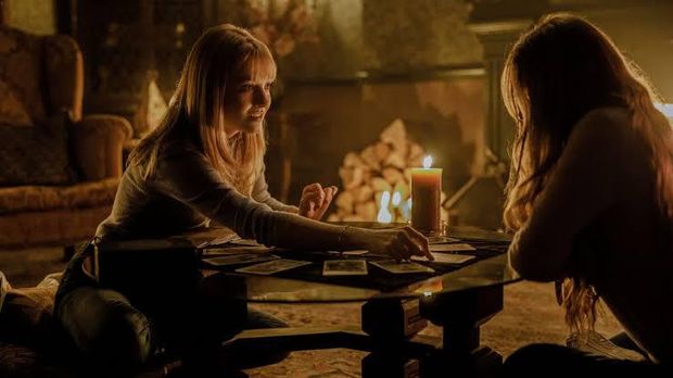 Cuplikan adegan di film Tarot.