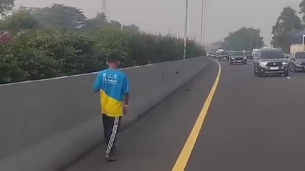 Viral Kecelakaan Beruntun di Tol Jagorawi gegara Anak Kecil Nyebrang