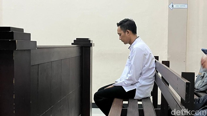 Zanuar, suami di Mojokerto yang tega jual istri untuk threesome