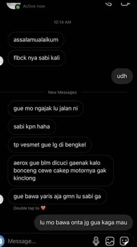 Kadang suka kocak sendiri melihat tingkah orang sombong. Berikut ini misalnya. Kok bisa ya ada orang sepede itu?