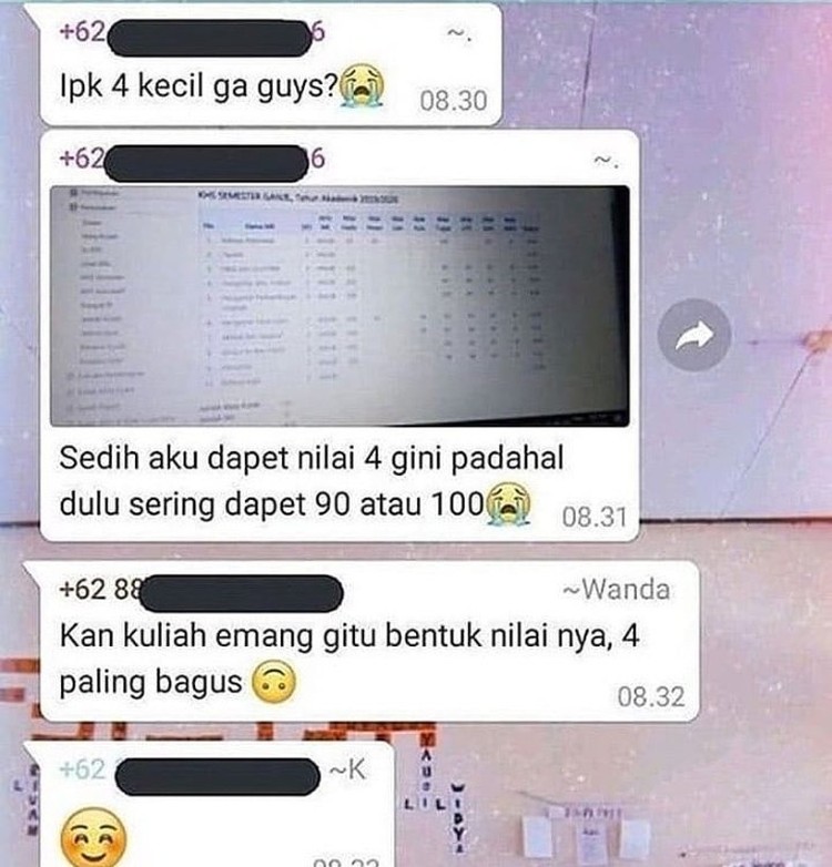 Kadang suka kocak sendiri melihat tingkah orang sombong. Berikut ini misalnya. Kok bisa ya ada orang sepede itu?