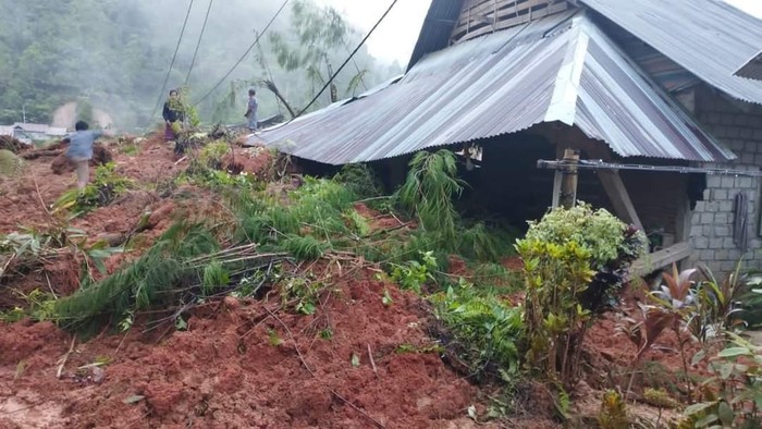 5 Unit rumah warga di Mamasa, Sulbar, diterjang longsor. Dokumen Istimewa