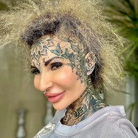 Drama Adrianna datang ke toko LV pun belum selesai. Setelah berhasil masuk, ia kesal karena kue yang diinginkan tidak tersedia.  Foto: Instagram Adrianna Eisenbach