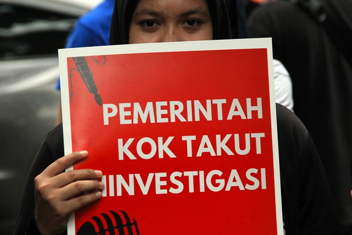 Jurnalis melakukan unjuk rasa damai di Gedung DPRD Sumatera Utara, Medan, Selasa (21/5/2024). Jurnalis dari perwakilan organisasi Pewarta Foto Indonesia (PFI) Medan, Aliansi Jurnalis Independen (AJI) Medan, Ikatan Jurnalis Televisi Indonesia (IJTI) Medan dan Forum Jurnalis Perempuan Indonesia (FJPI) Medan tersebut menolak rancangan undang-undang (RUU) no 32 Tahun 2002 tentang penyiaran yang dinilai menghalangi tugas jurnalistik dan kebebasan pers. ANTARA FOTO/Yudi Manar