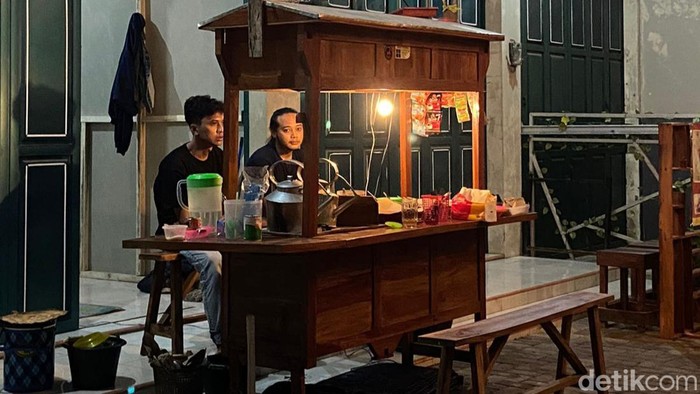 Angkringan Bujang Maja, usaha milik mahasiswa Majalengka.