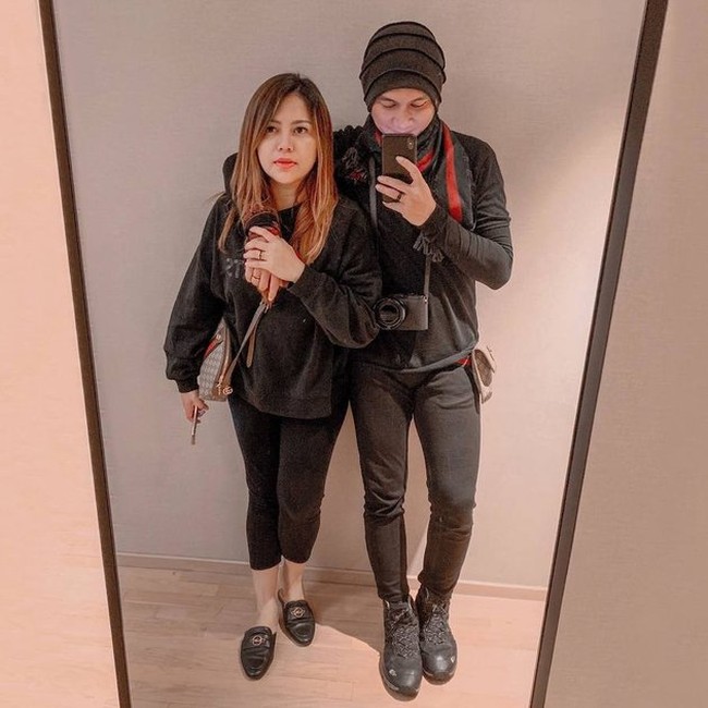 Namun kini pernikahan mereka berada di ujung tanduk. Wina Natalia mengajukan gugatan cerai terhadap Anji ke Pengadilan Agama Cibinong pada Selasa (21/5/2024). Foto: Instagram/@winatalia