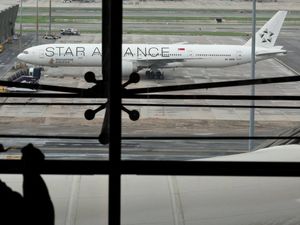 Tips Menghadapi Turbulensi Pesawat Agar Tetap Tenang