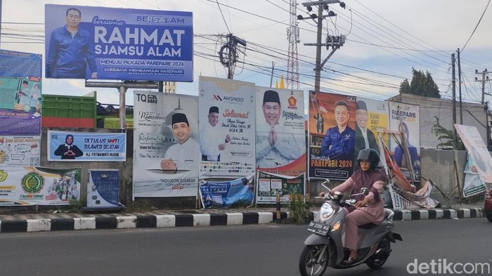 APK bakal calon wali kota dan bakal calon wali kota Parepare yang tersebar di area terlarang.