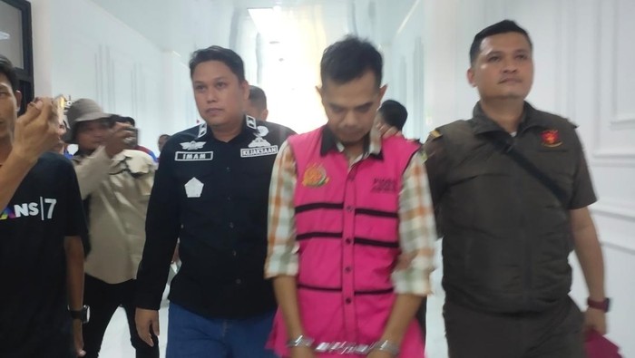 AU ditetapkan tersangka kasus penyalahgunaan dana KUR.