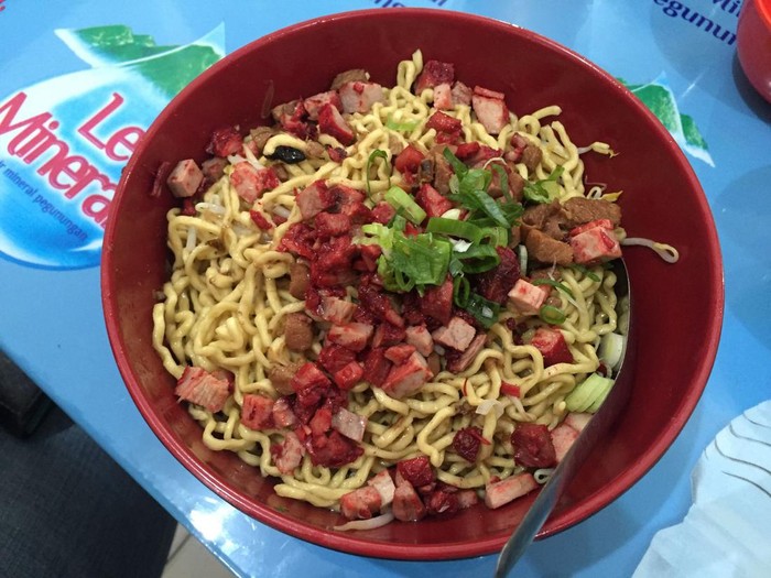 Bakmi Babi Legendaris Puluhan Tahun di Tangerang