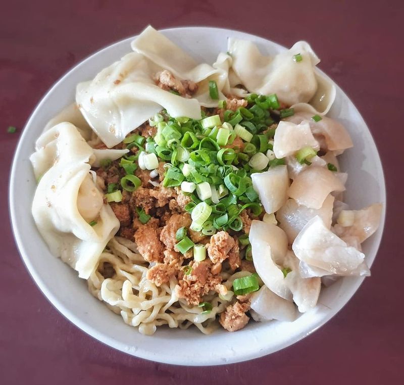 Bakmi Babi Legendaris Puluhan Tahun di Tangerang