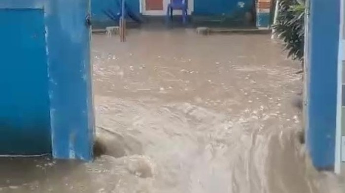 Banjir di Desa Mamungaa Timur, Bone Bolango, Gorontalo.