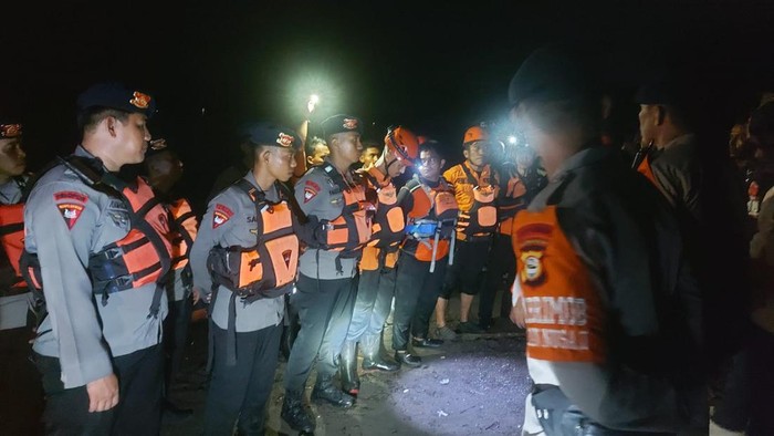 Tim SAR gabungan bergerak untuk melakukan pencarian terhadap nelayan di Barru, Sulawesi Selatan (Sulsel).