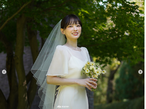 Chun Woo Hee, Pemain The Atypical Family