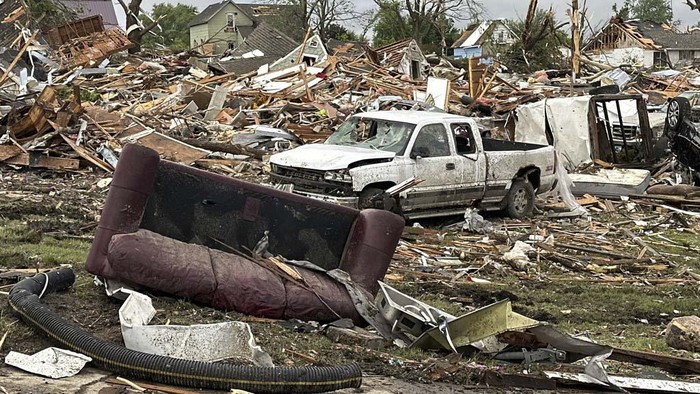 Disapu Tornado, Rumah-rumah Ini Hancur A man sorts through the remains of a home damaged by a tornado Tuesday, May 21, 2024, in Greenfield, Iowa. (AP Photo/Charlie Neibergall)