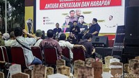Diskusi itu mengangkat tema 26 Tahun Gerakan Reformasi: Antara Kenyataan dan Harapan.