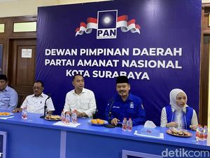 Kompak Berkemeja Putih, Eri-Armuji Daftar ke Kantor PAN Surabaya