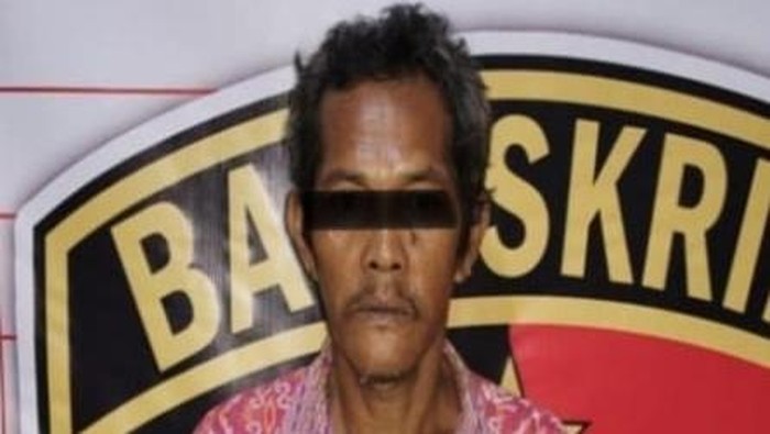 Erwanto, tersangka yang menembak Lukman di kebun sawit hingga tewas serahkan diri ke polisi.