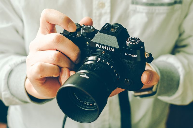 Fujifilm luncurkan dua kamera mirroless dan lensa baru