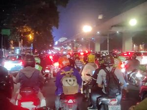 Padatnya Jalanan Jakarta Malam Ini Jelang Long Weekend Waisak
