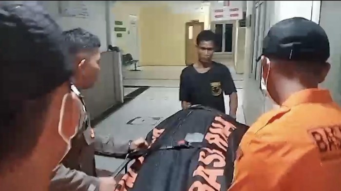 Jenazah WN Perancis saat dibawa ke RS Bhayangkara Padang. (dok. Istimewa)