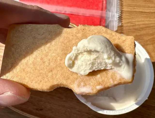 Unik! Ada Es Krim Probiotik di Kafe Yakult Pertama di Jepang